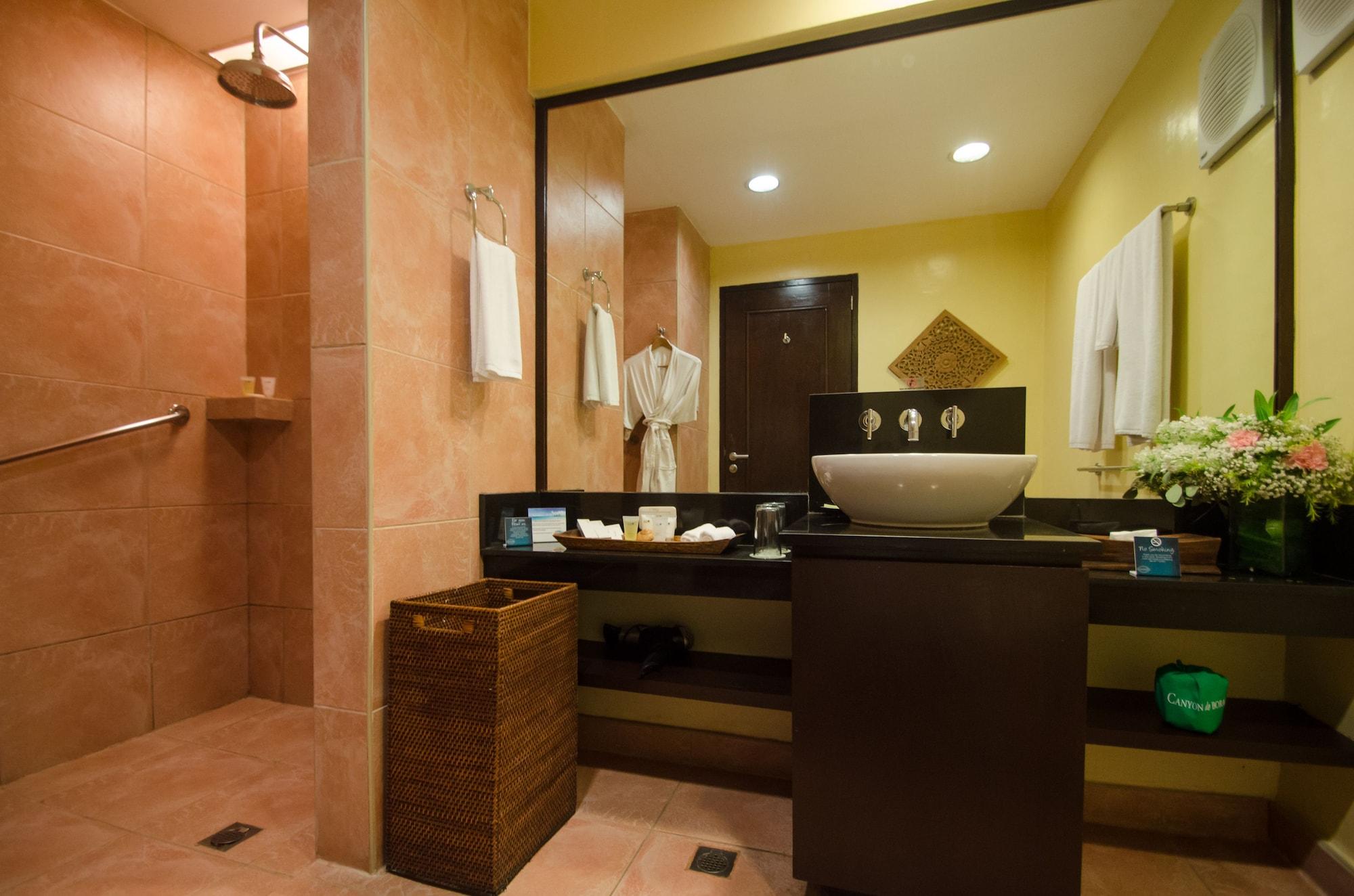 Canyon De Boracay Resort 3*